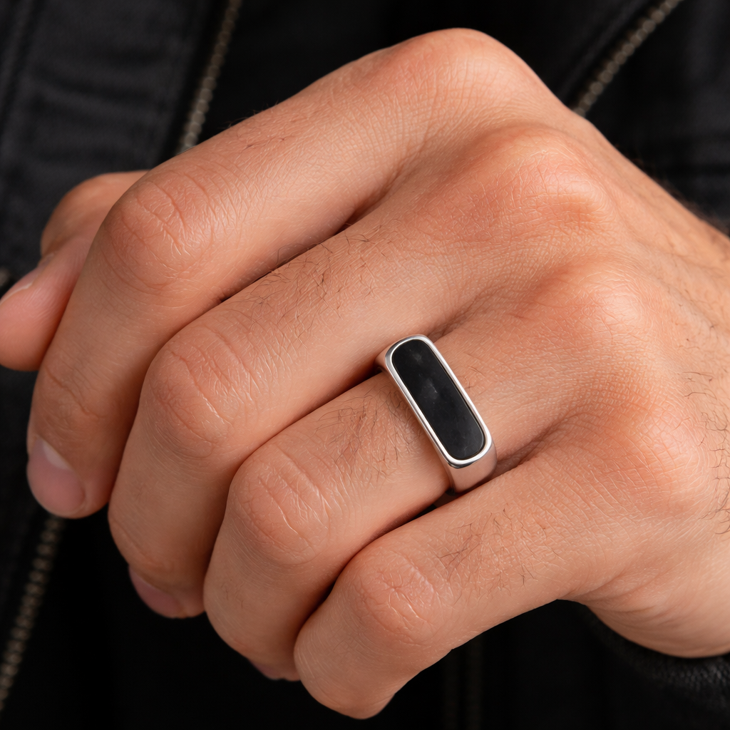 Noir Bar Ring