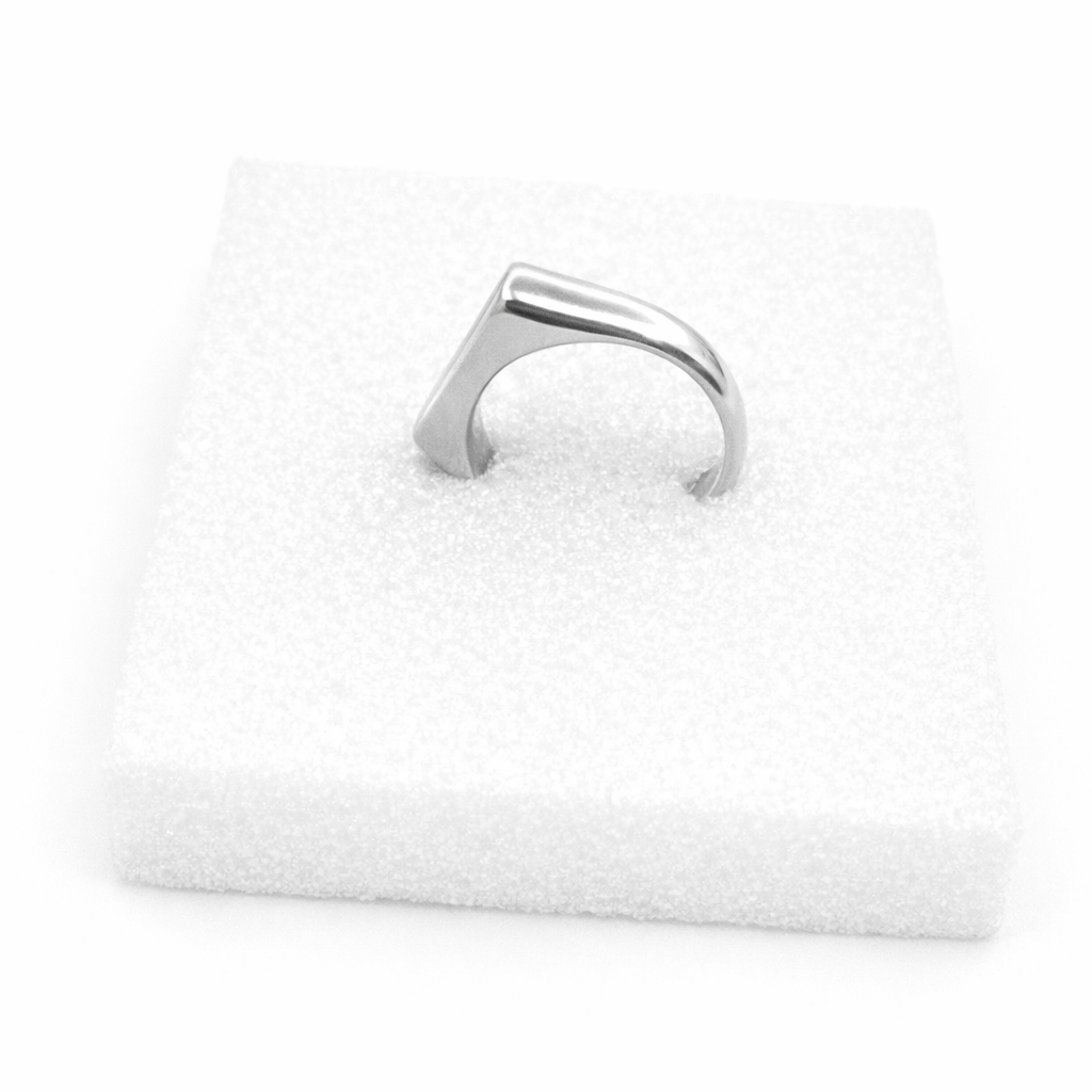 Noir Bar Ring